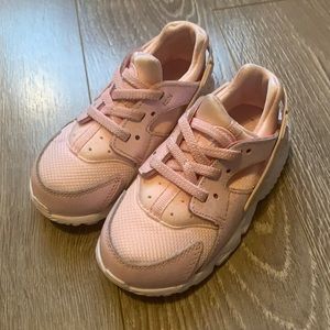 Toddler Nike Huarache pink shoes
